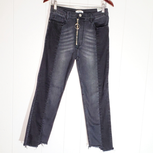 4/$20 Redial O-Ring Stretchy Raw Hem Black and Gray Cropped Jeans - Picture 2 of 7